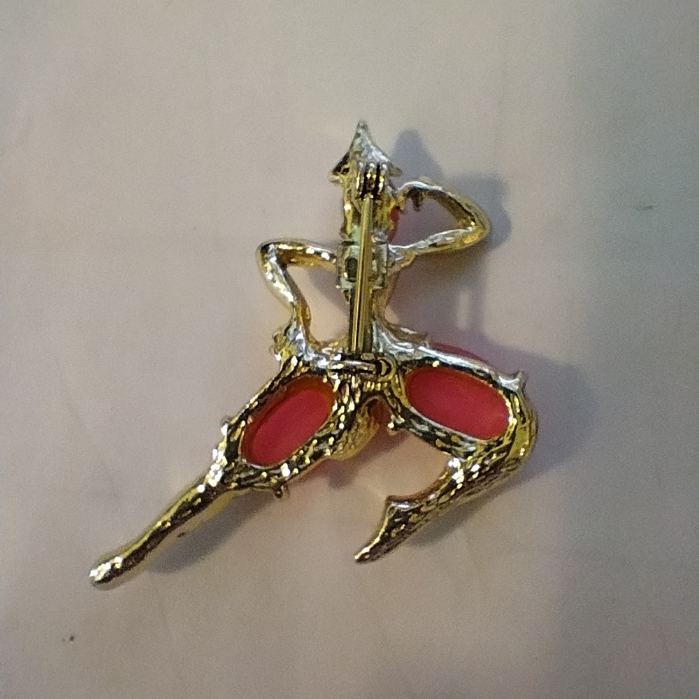 Dancing People Brooches Gold and Pink - Picture 5 of 7